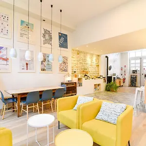  Hostel Slo Living